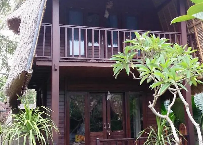 Adi Bungalow ホリデーパーク レンボンガン島