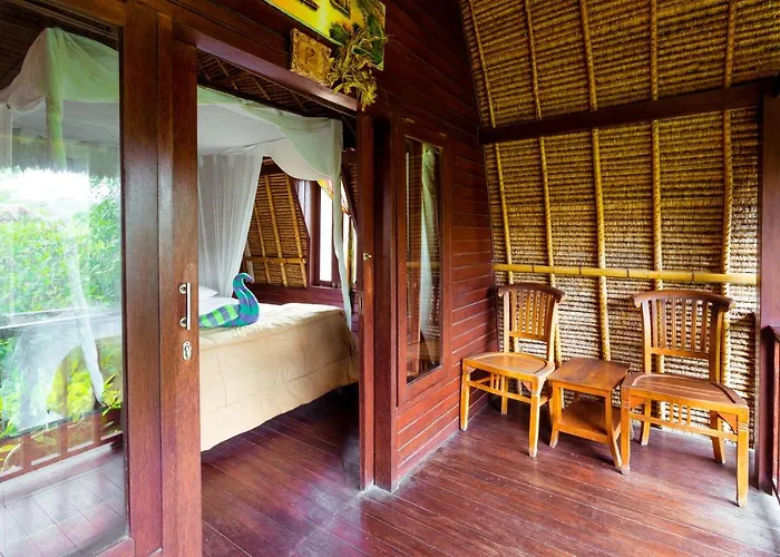 ホリデーパーク Adi Bungalow レンボンガン島