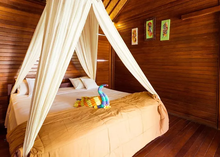 Adi Bungalow 3* レンボンガン島