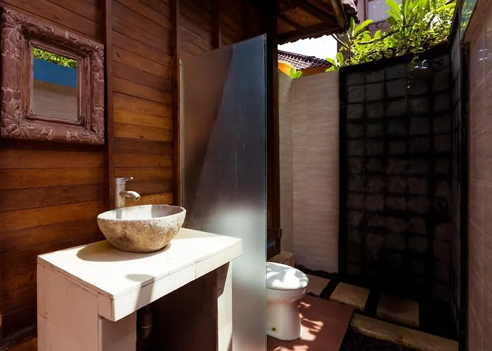 Adi Bungalow 3* レンボンガン島