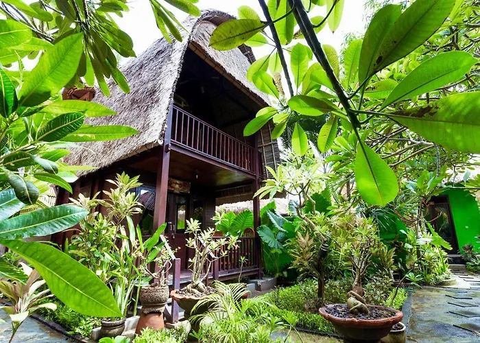 ホリデーパーク Adi Bungalow レンボンガン島