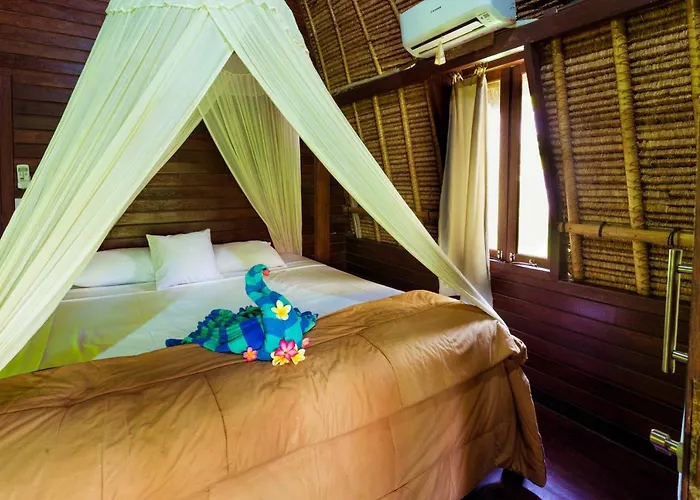 Adi Bungalow 3* レンボンガン島